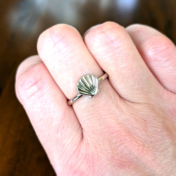 Sterling silver shell ring - Picture 4 of 8